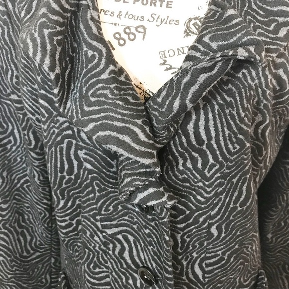 Sandro Studio Women’s Zebra Print Ruffle Front Jacket Size L Black Gray Button - Picture 8 of 14